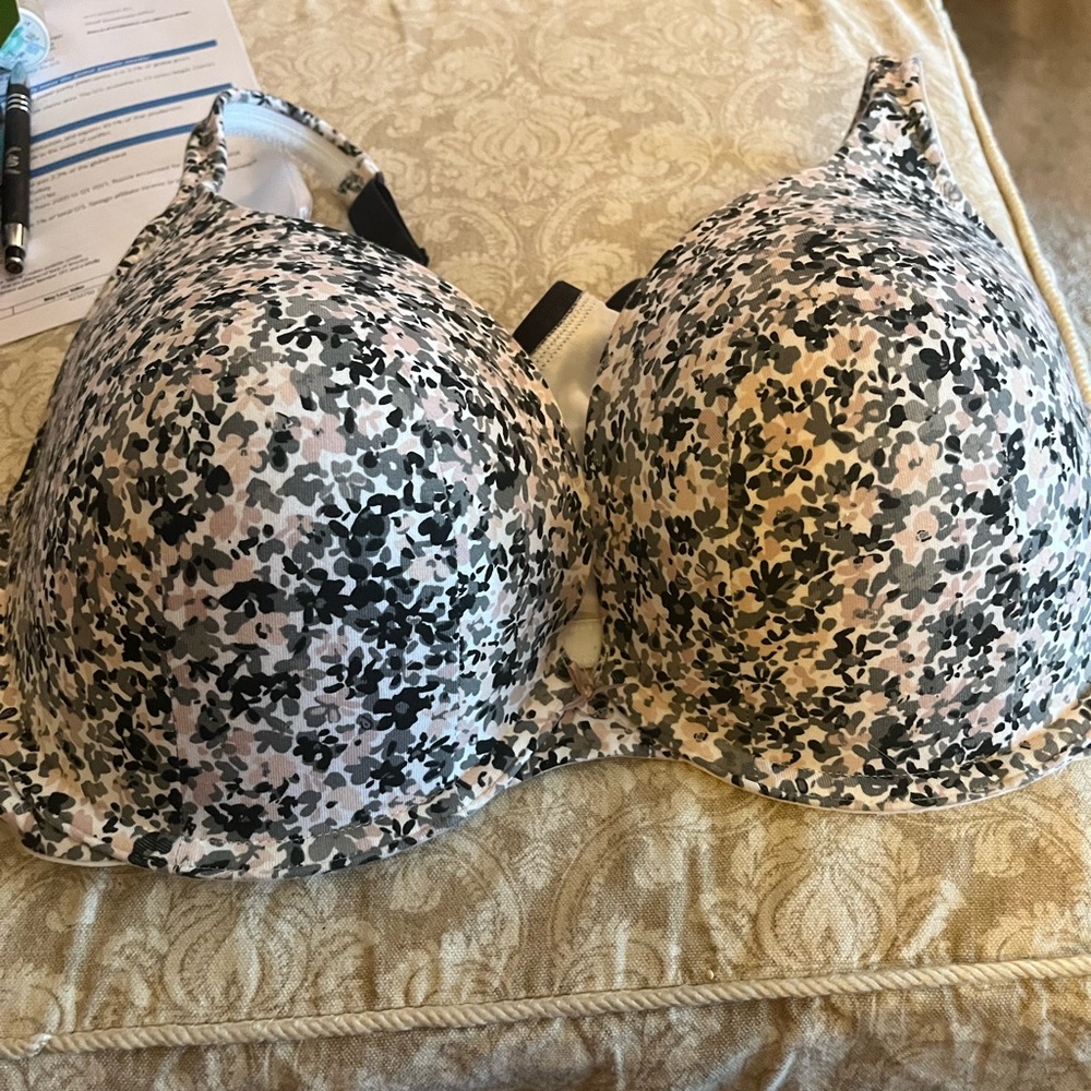 Cacique Boost and plunge Bra, new.
